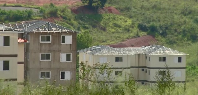 Construção do Condomínio Vida Nova em Piracicaba está parado há 9 meses.  Foto: Reprodução/EPTV